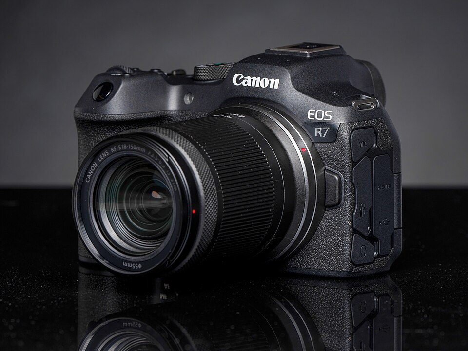 CANON EOS R7